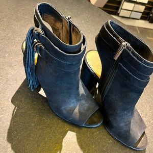 Vince Camuto sz 8.5 black bootie